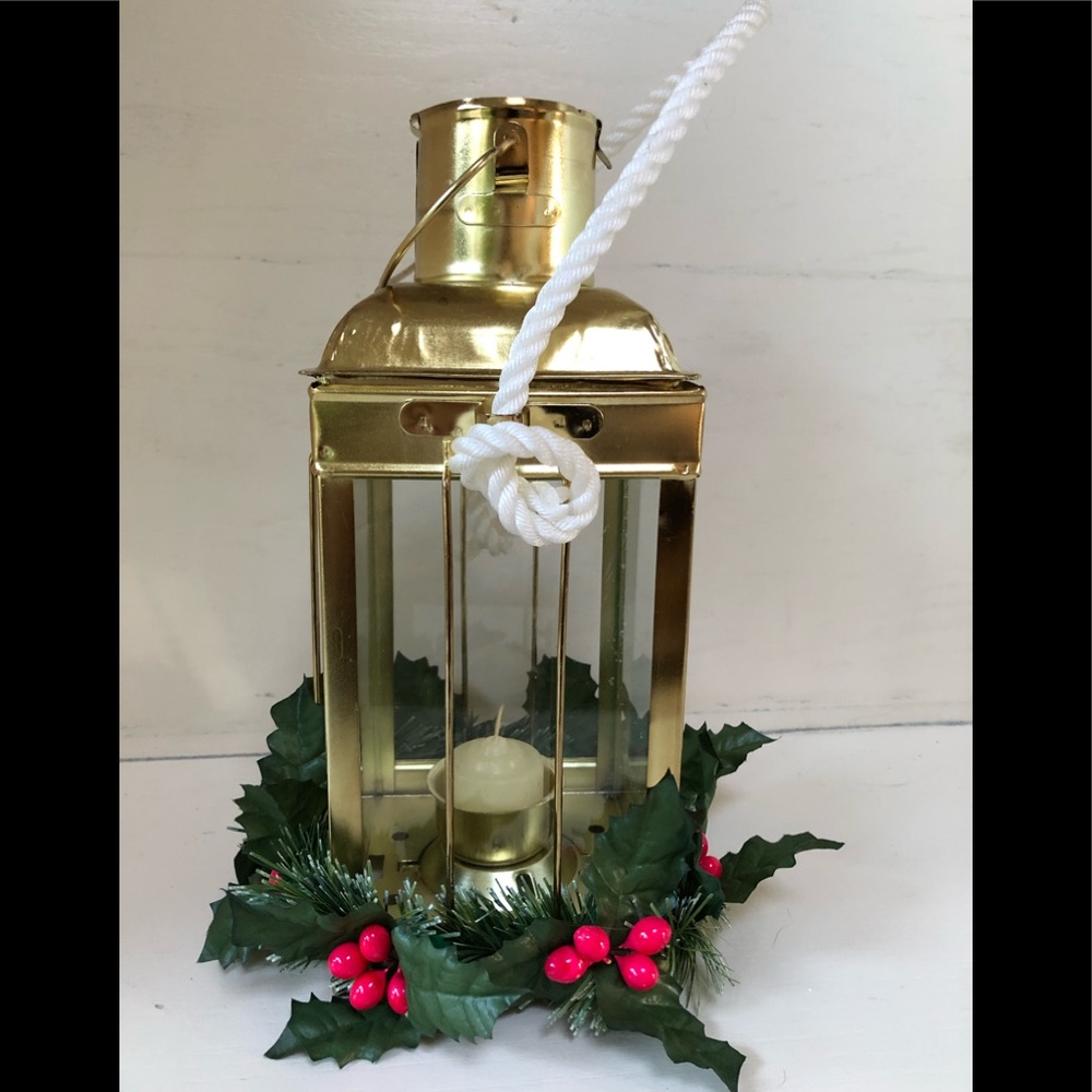 Decorative holiday tea light lantern
